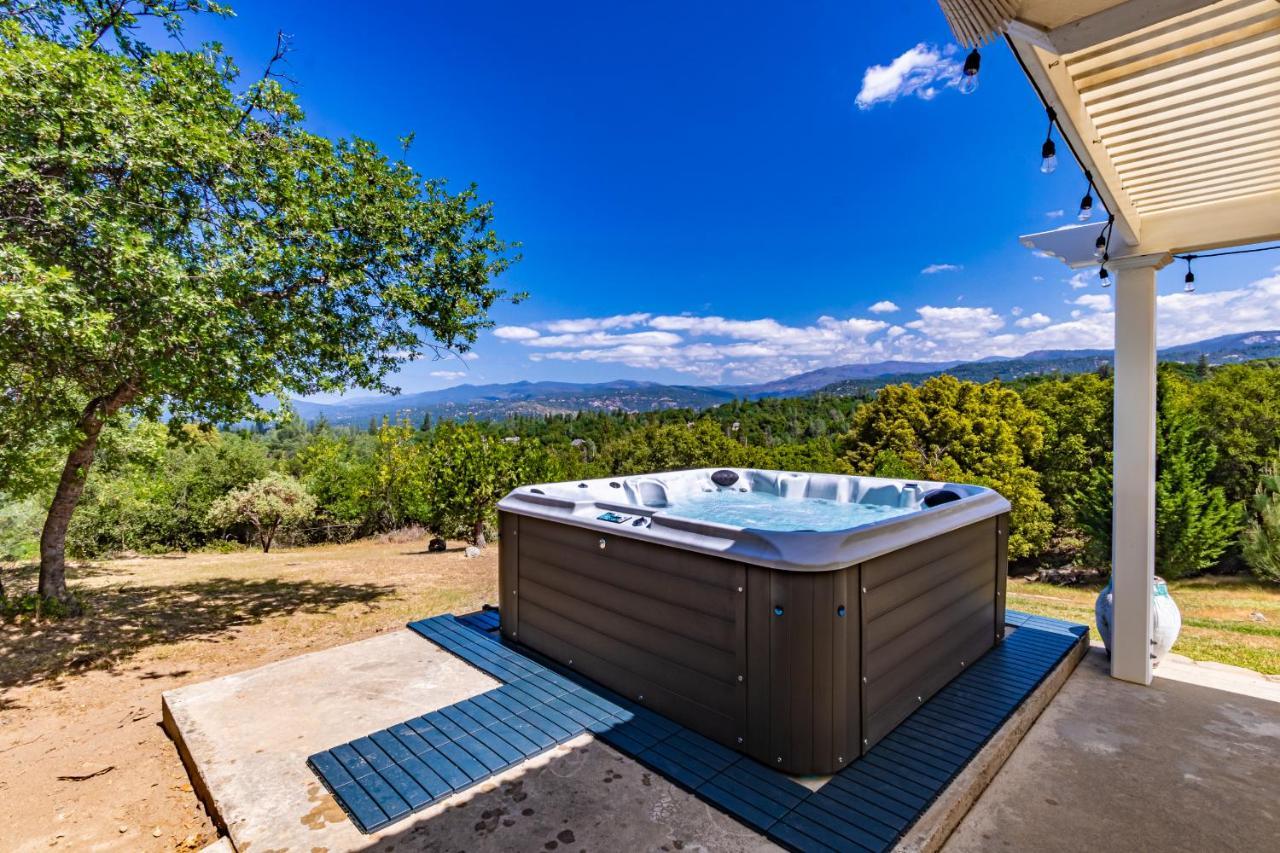 Villa Spectacular Views W/ Hot Tub/bbq -yosemite & Bass Oakhurst