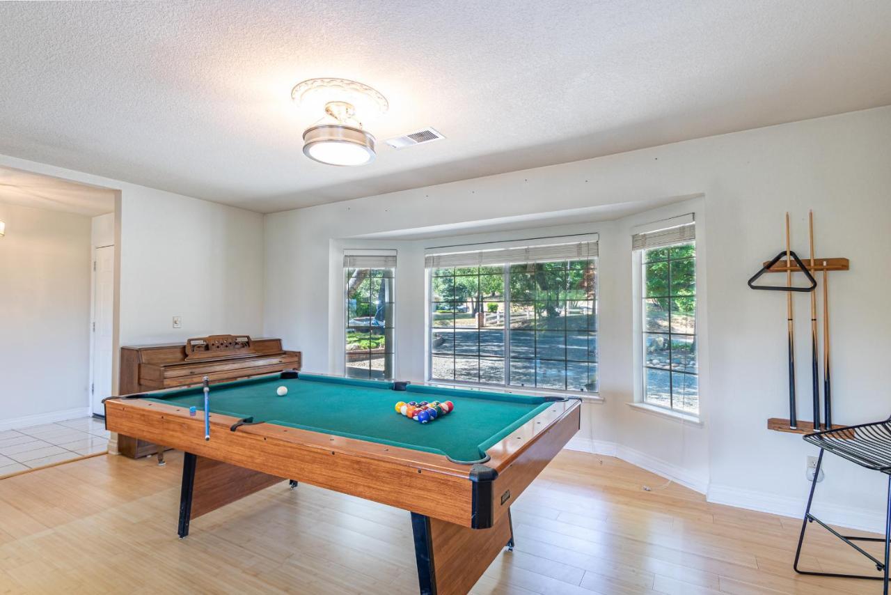 Villa Spectacular Views W/ Hot Tub/bbq -yosemite & Bass Oakhurst