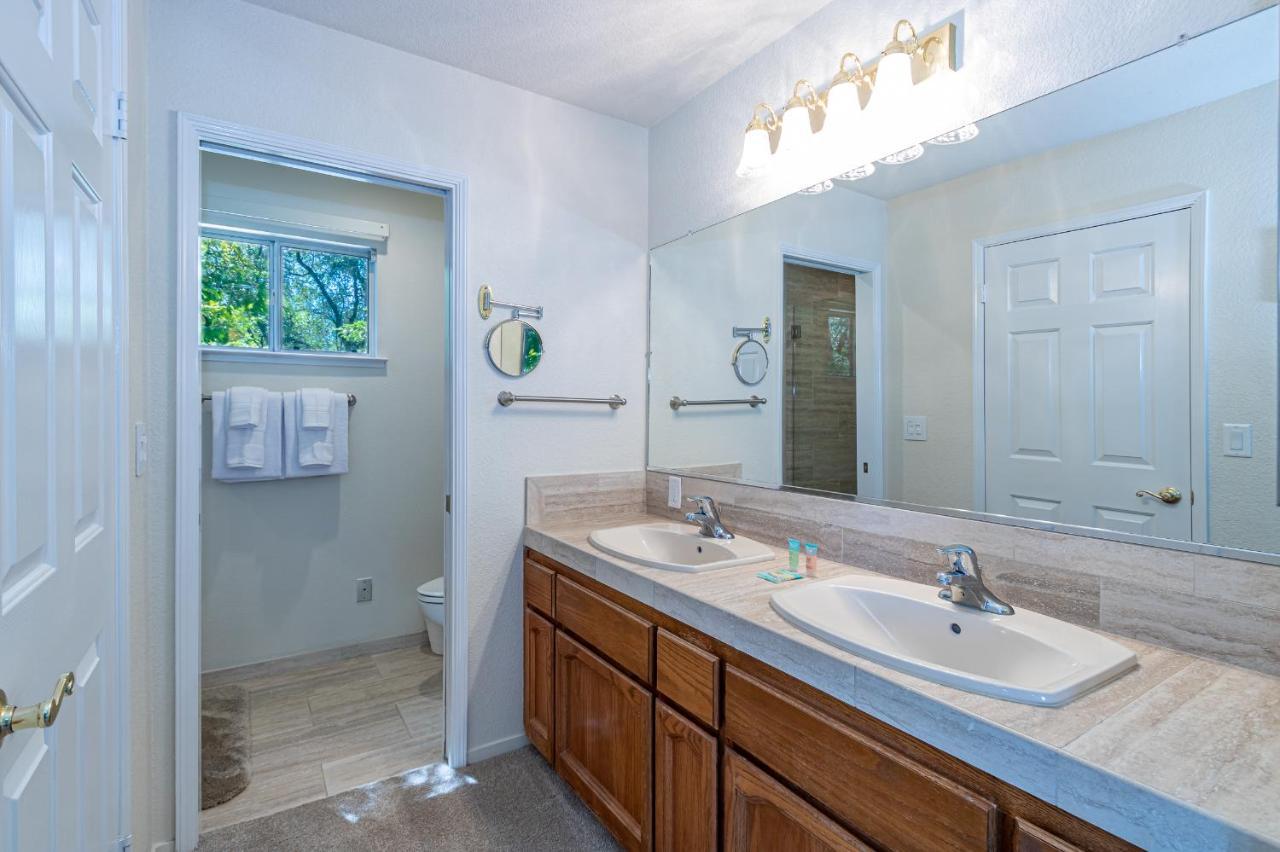 Villa Spectacular Views W/ Hot Tub/bbq -yosemite & Bass